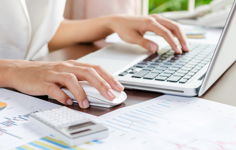 Cartórios lançam via eletrônica de validação de documentos para morar no exterior